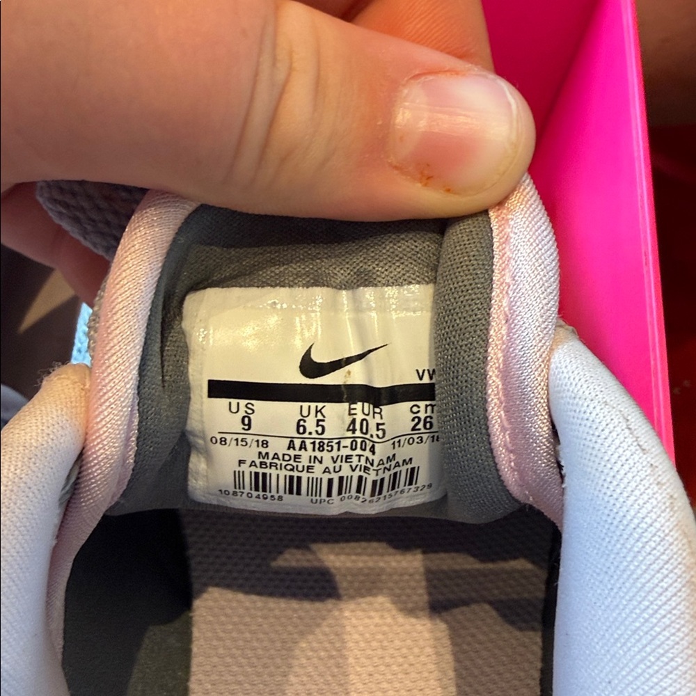 Nike Golf Shoes - Picture 3 of 3